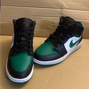 Air Jordan 1, Color-Green, Black, White, Size 6Y(Grade School)